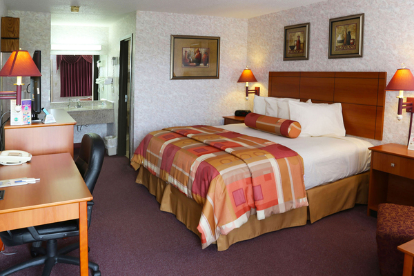 1 King Bed Non Smoking Photo 2