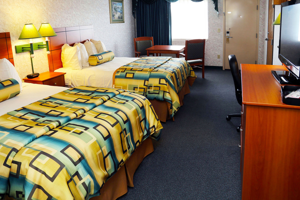 2 Queen Beds Non Smoking Photo 3